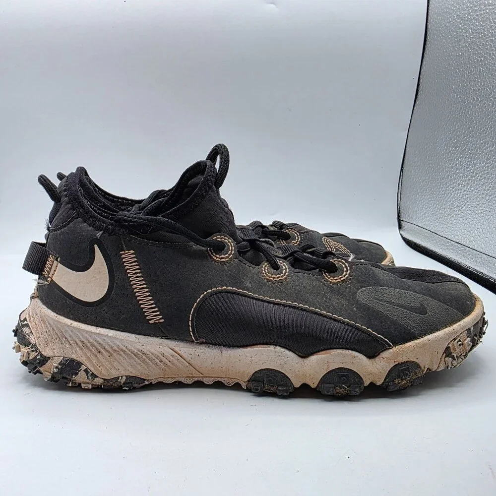 Nike Future Field GS Boys Size 5.5 Black Turf Shoes Sports Outdoors Athletic